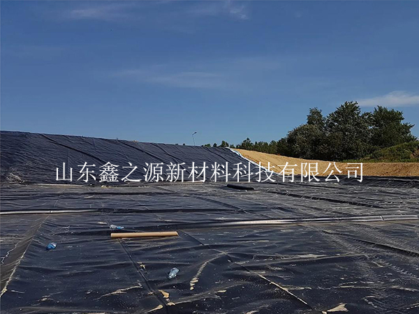 養(yǎng)殖新紀(jì)元：防滲膜覆土的綠色妙用，繪就生態(tài)養(yǎng)殖新畫卷