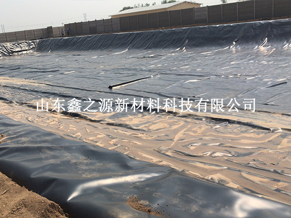 沼氣池建設(shè)：為何選擇黑色HDPE土工膜？