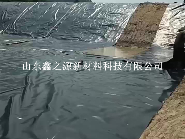 魚塘防滲膜覆土沒做對(duì)，膜材白鋪了