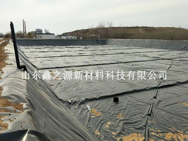 油田防滲膜鋪設(shè)技巧：高效、環(huán)保的鋪設(shè)新策略